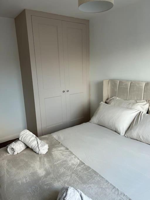 Fresh, Fully Equipped Modern House Sleep 5 Kiveton Park