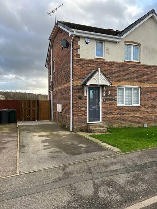 Fresh, Fully Equipped Modern House Sleep 5 Holiday home Kiveton Park