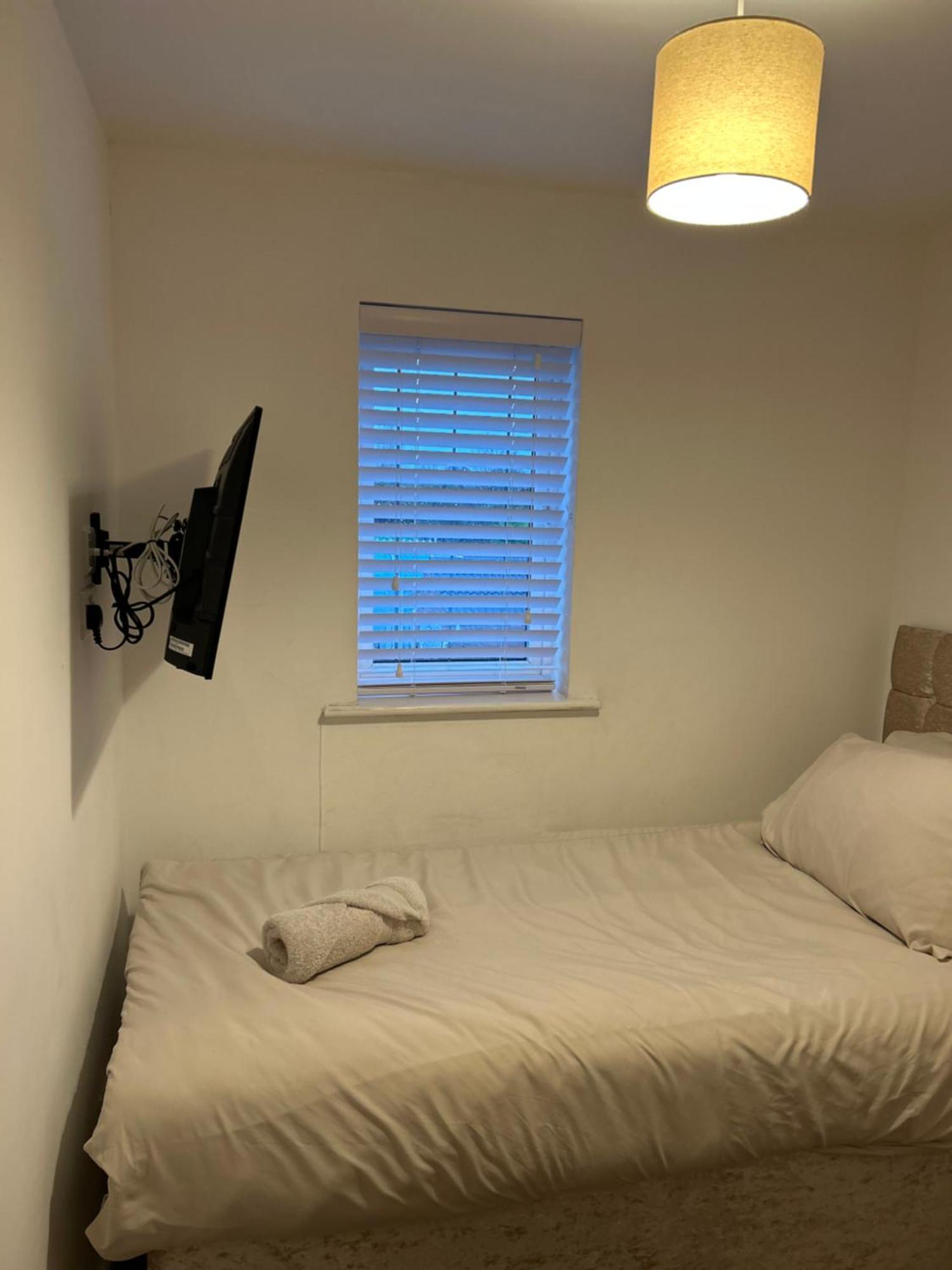 Fresh, Fully Equipped Modern House Sleep 5 Holiday home Kiveton Park