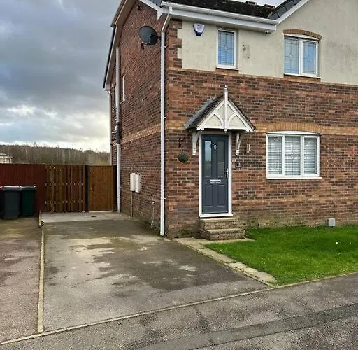 Fresh, Fully Equipped Modern House Can Sleep 5