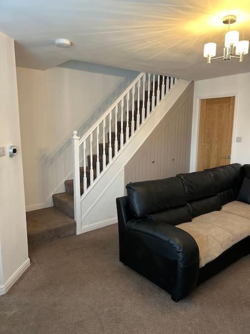 Fresh, Fully Equipped Modern House Sleep 5 Kiveton Park